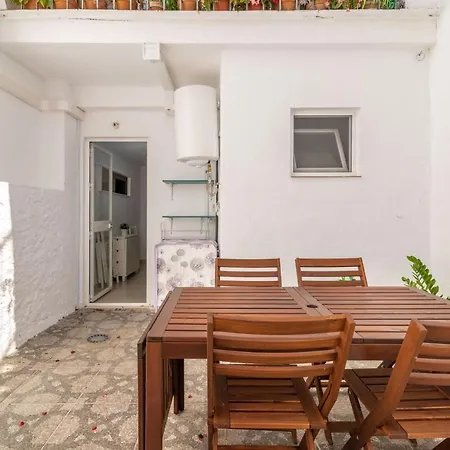 Lovely Cozy 2-bedroom Residential With Patio Holiday home *
