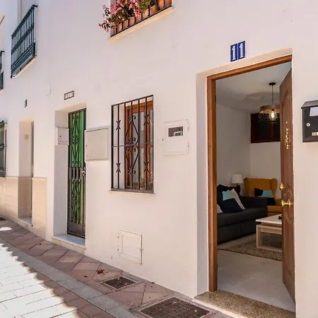 Holiday home Lovely Cozy 2-bedroom Residential With Patio